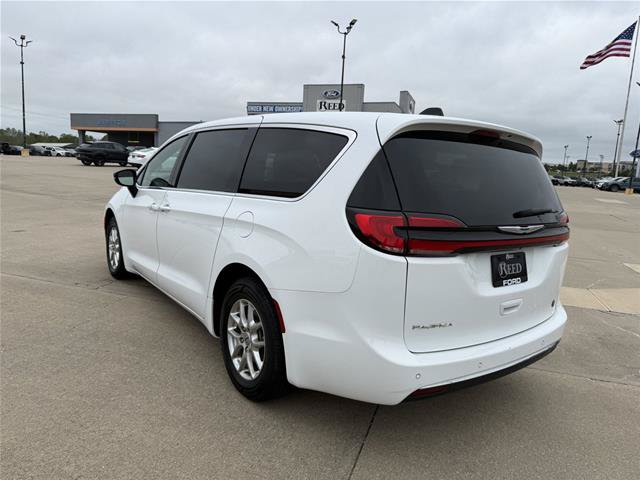 Used 2025 Chrysler Pacifica Select FWD image 7