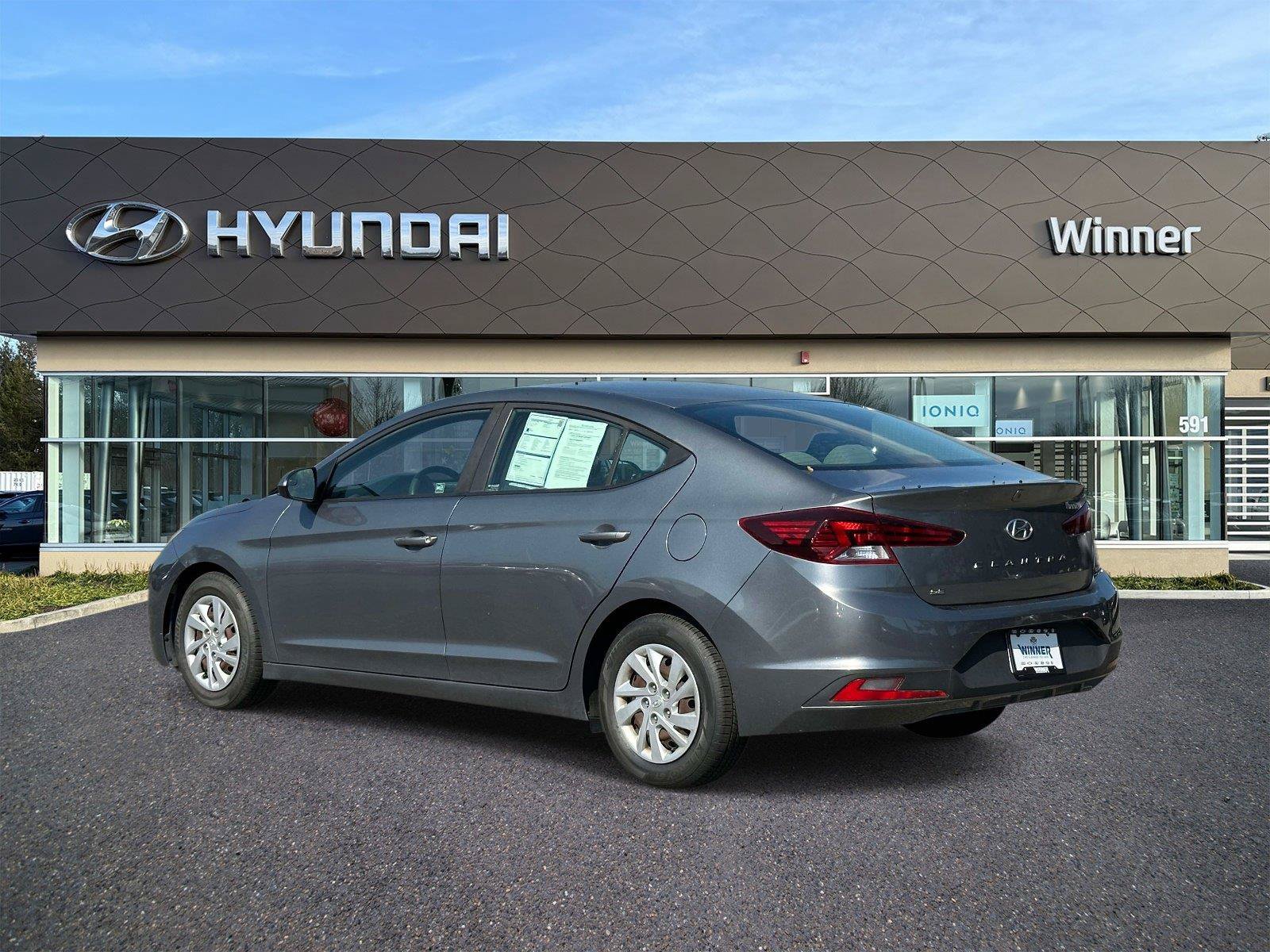 Used 2019 Hyundai Elantra SE FWD image 2