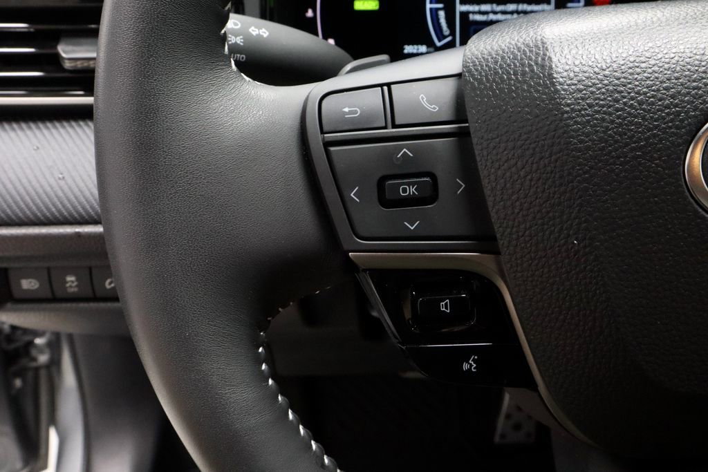 Used 2025 Toyota Camry SE AWD/4WD image 26