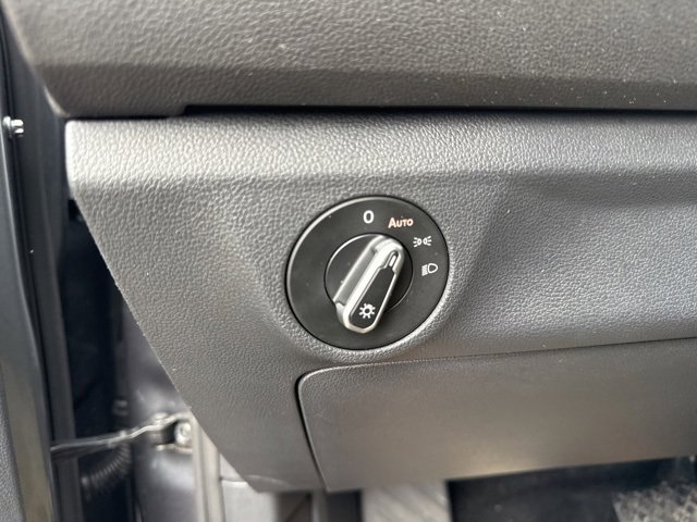 Used 2024 Volkswagen Jetta SE image 19