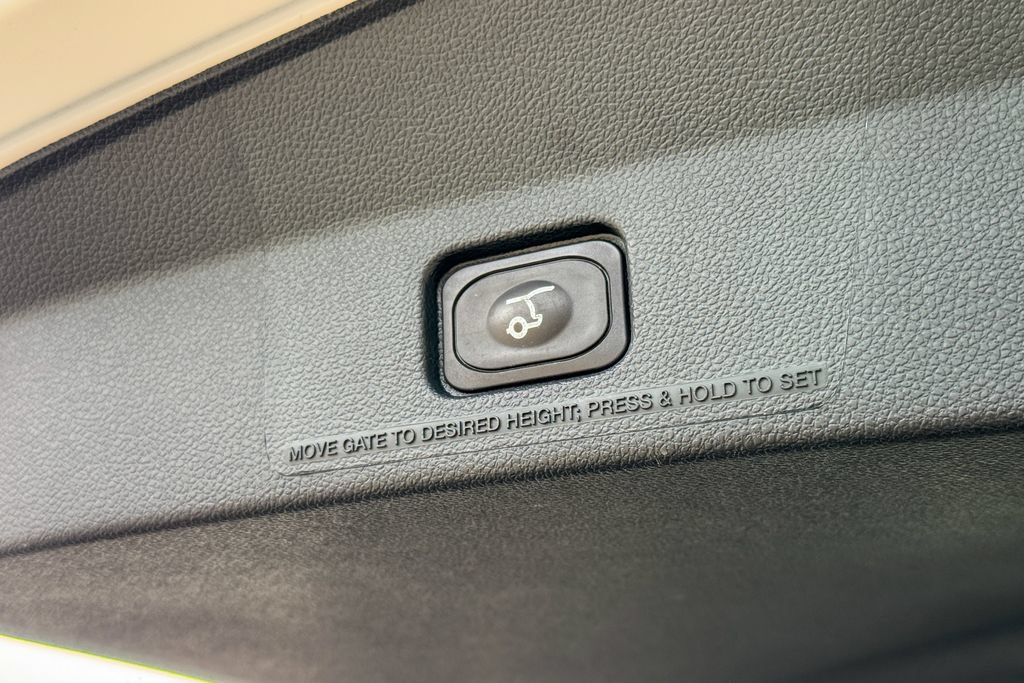 Certified 2018 Ford Explorer Platinum AWD/4WD image 23
