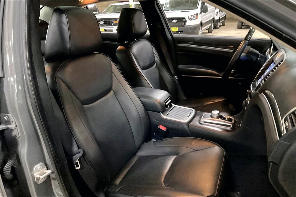 Used 2019 Chrysler 300 Limited w/ Safetytec Plus Group AWD/4WD image 7