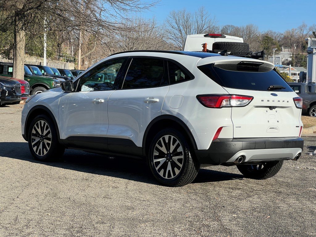 Certified 2020 Ford Escape SE Sport image 3