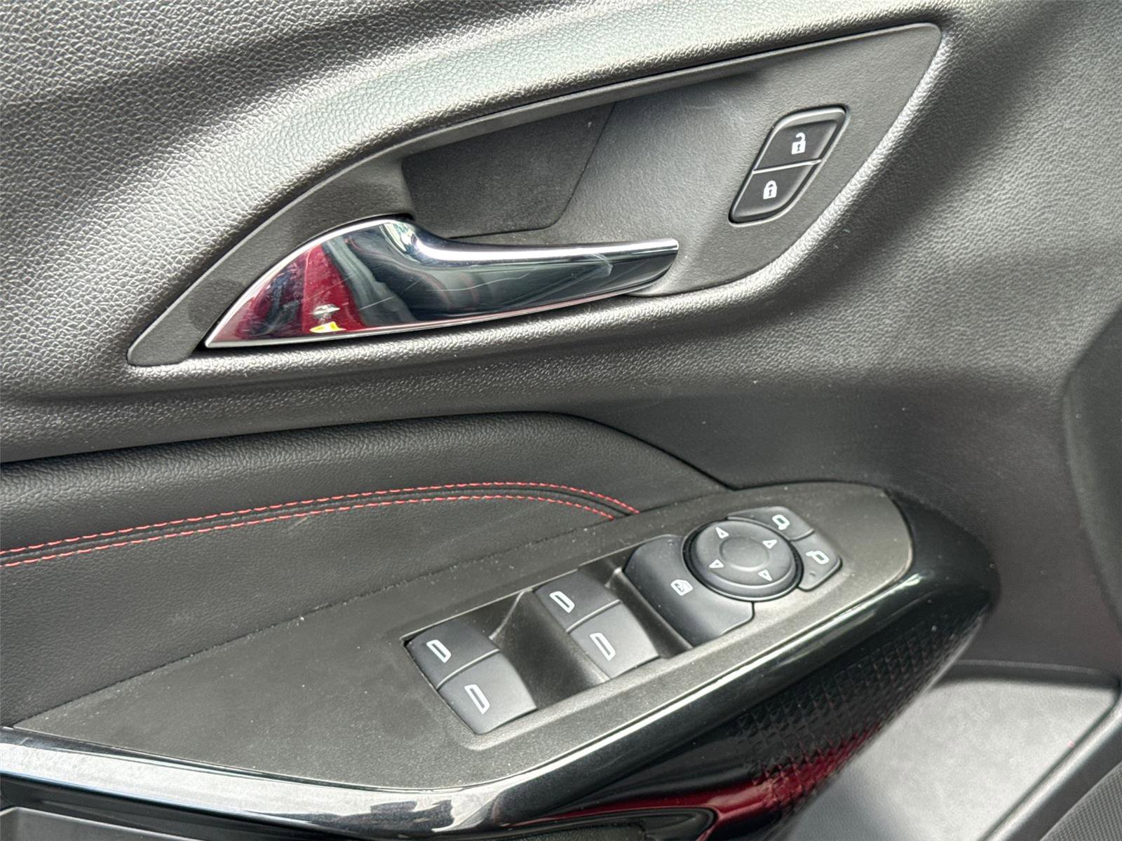 Used 2025 Chevrolet Trax RS FWD image 29