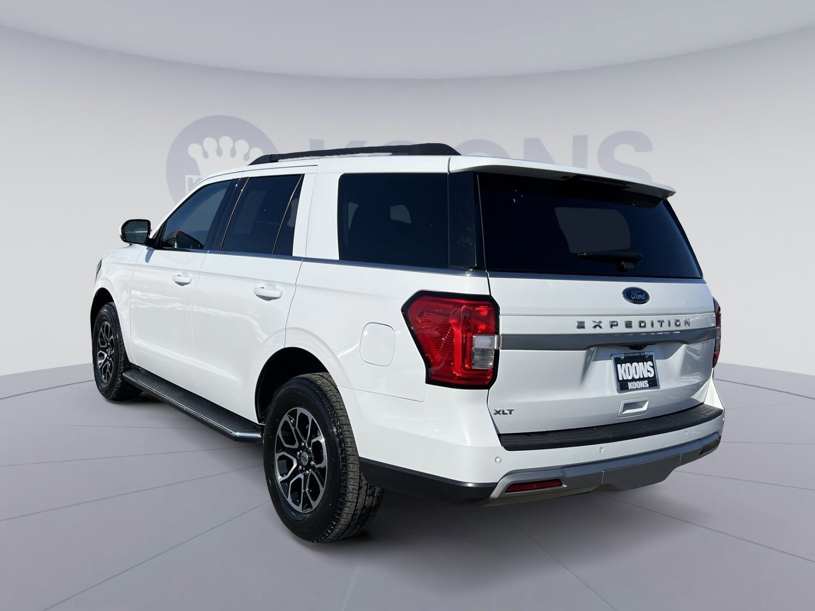 Certified 2023 Ford Expedition XLT image 3