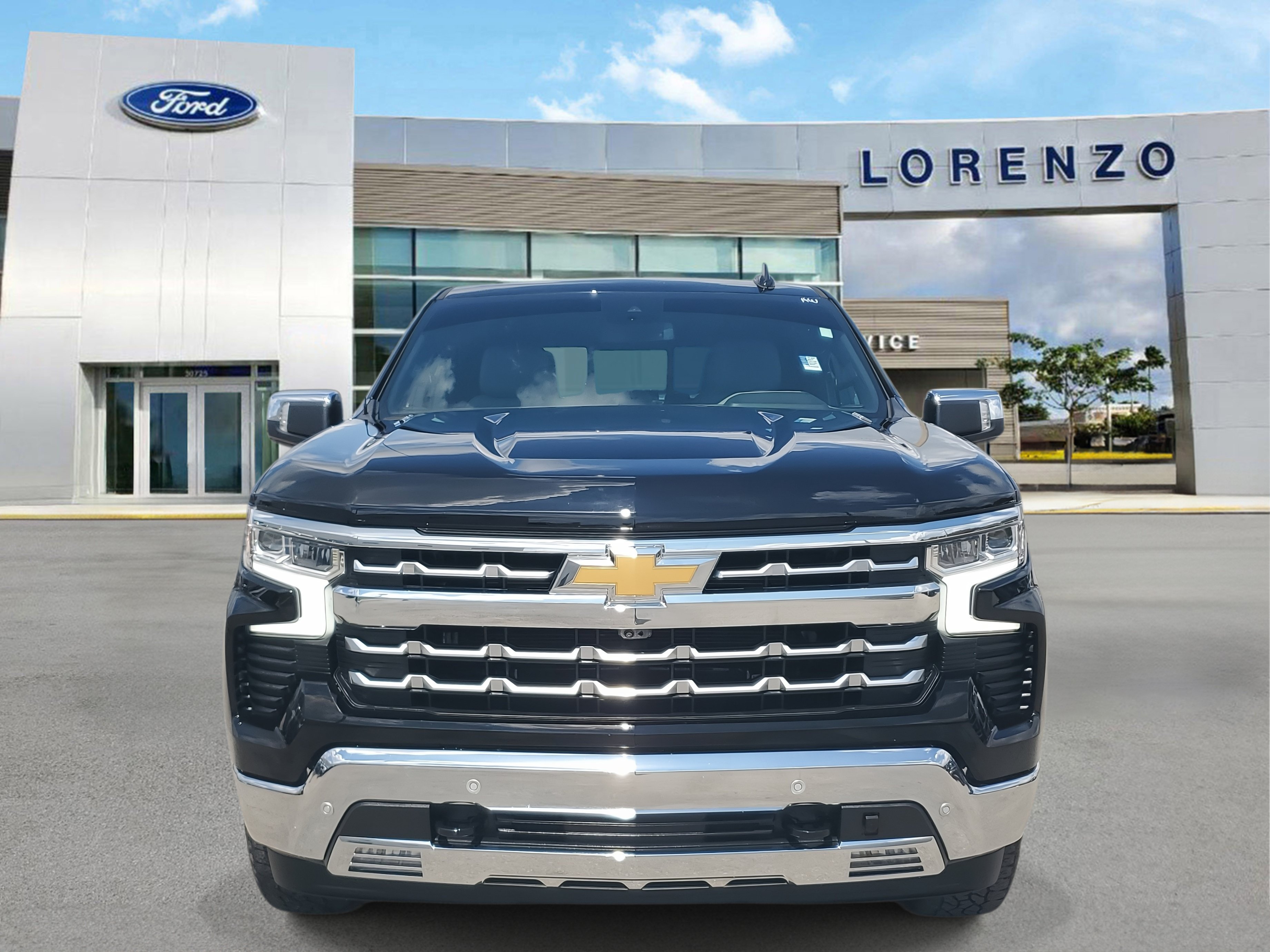 Used 2024 Chevrolet Silverado 1500 LTZ AWD/4WD image 2