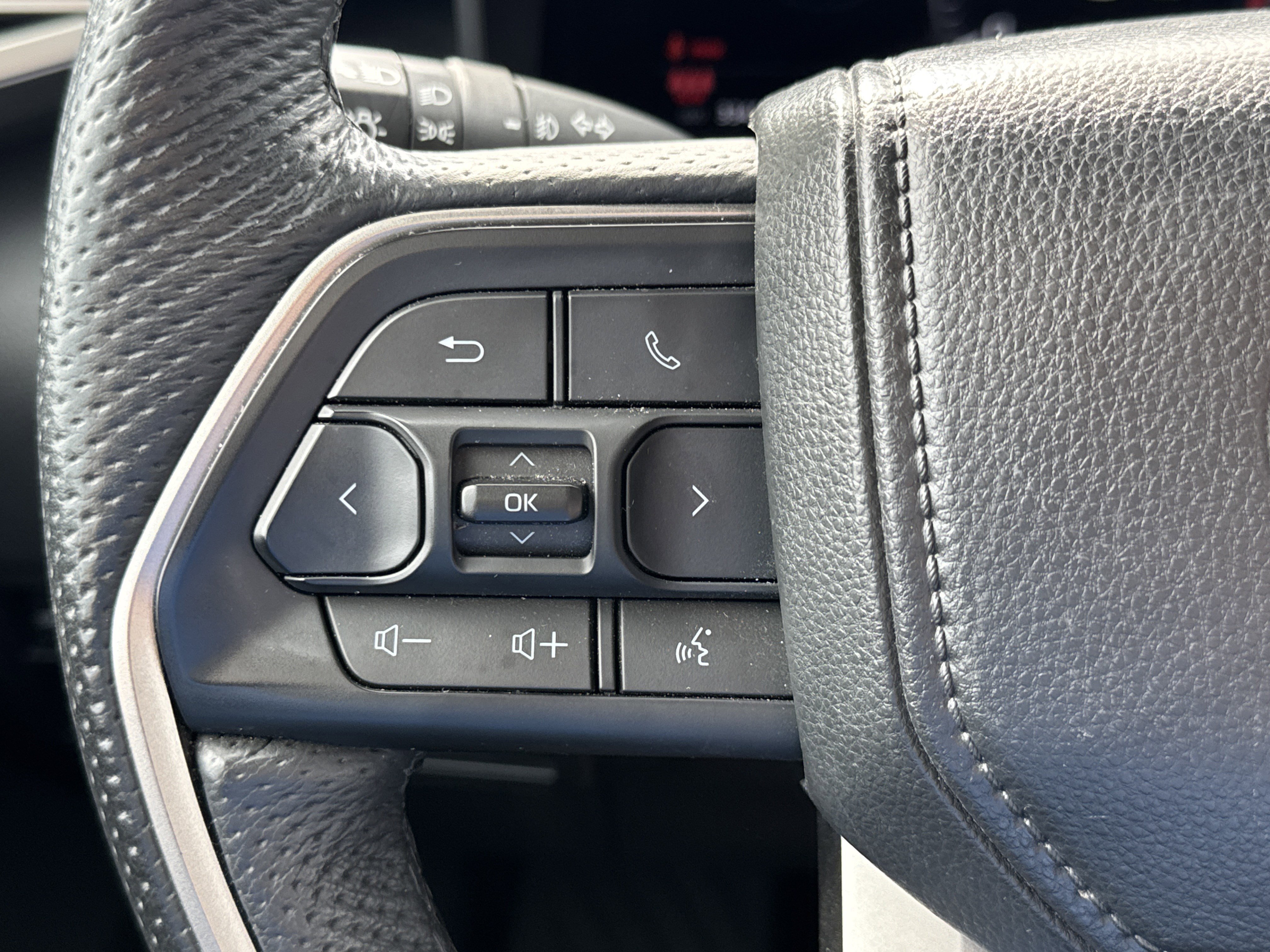 Used 2025 Toyota Tundra Limited AWD/4WD image 16