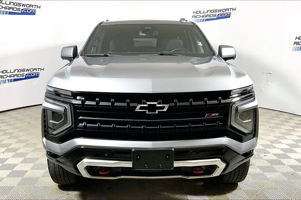 Used 2025 Chevrolet Suburban Z71 AWD/4WD image 2