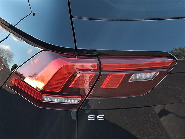 Used 2022 Volkswagen Tiguan SE R-Line image 10