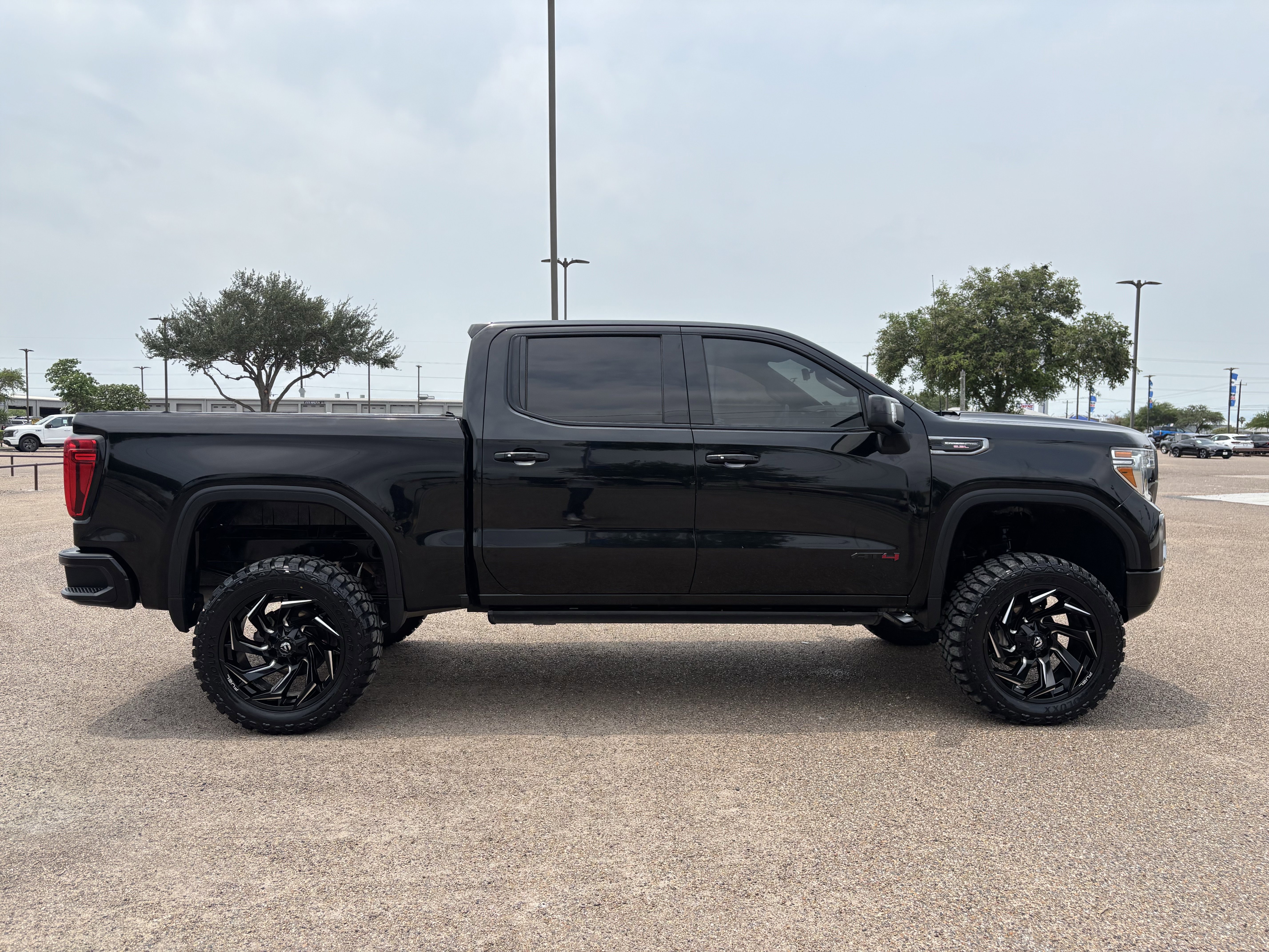 Used 2020 GMC Sierra 1500 AT4 w/ AT4 Premium Package AWD/4WD image 4