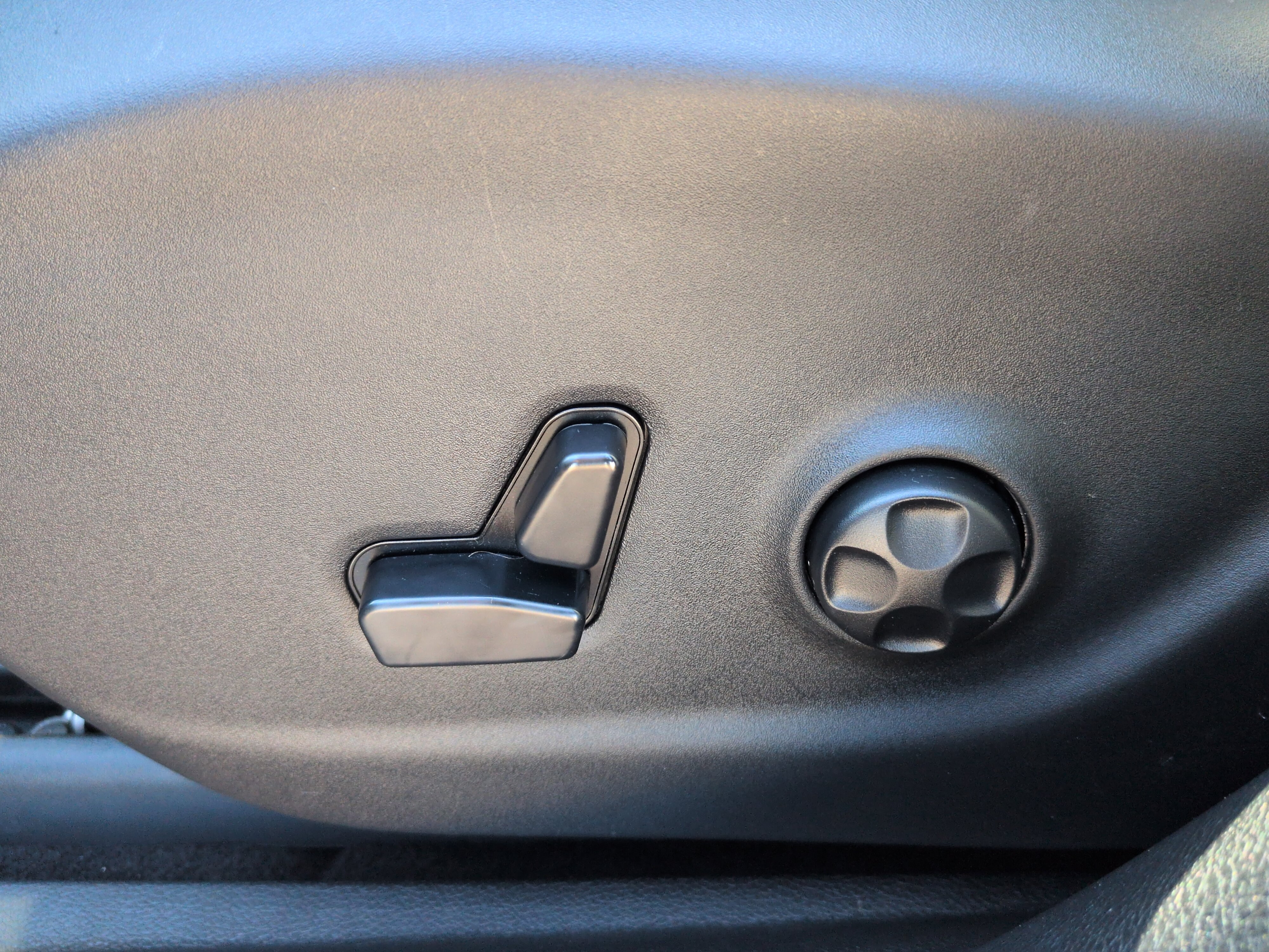Used 2021 Jeep Cherokee Latitude Lux w/ Sun & Sound Group FWD image 29