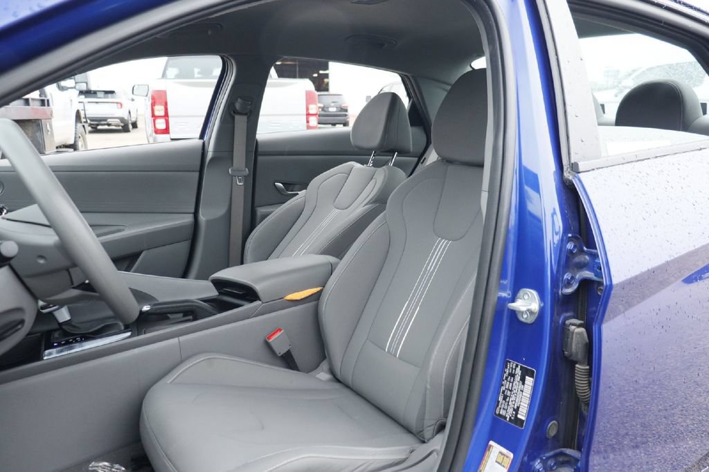 Used 2024 Hyundai Elantra SEL FWD image 5