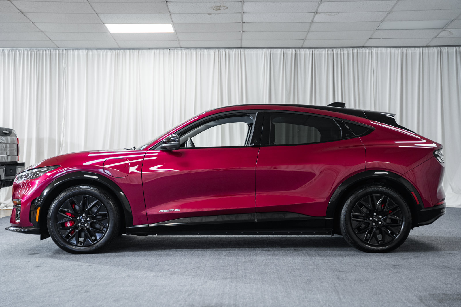 Certified 2025 Ford Mustang Mach-E Premium w/ Sport Appearance Package AWD/4WD image 4