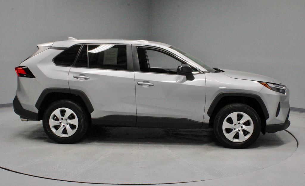Used 2025 Toyota RAV4 LE AWD/4WD image 5