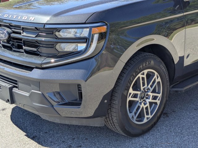 Certified 2025 Ford Expedition Active image 10
