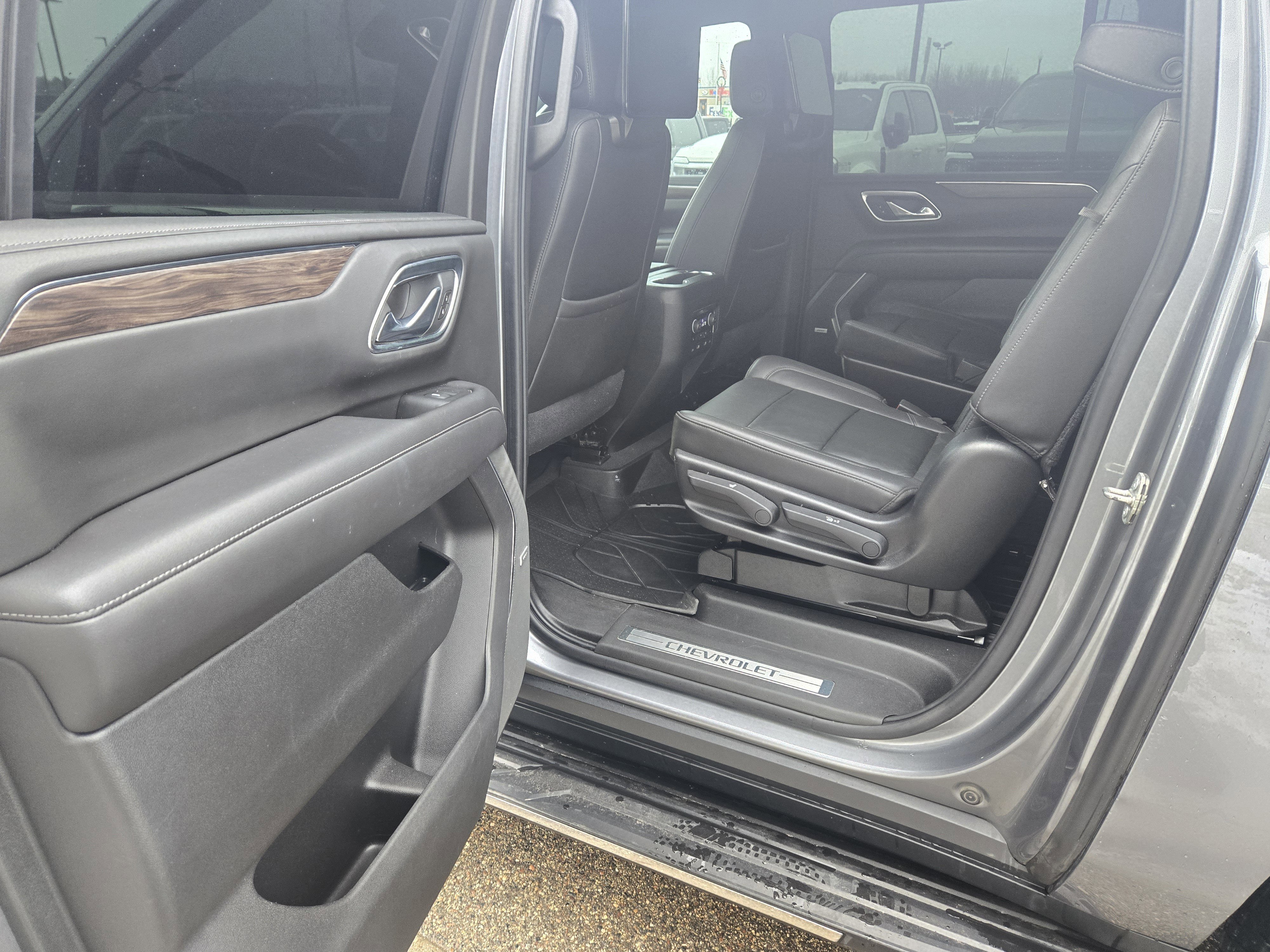 Used 2021 Chevrolet Suburban LT w/ LT Signature Package image 15