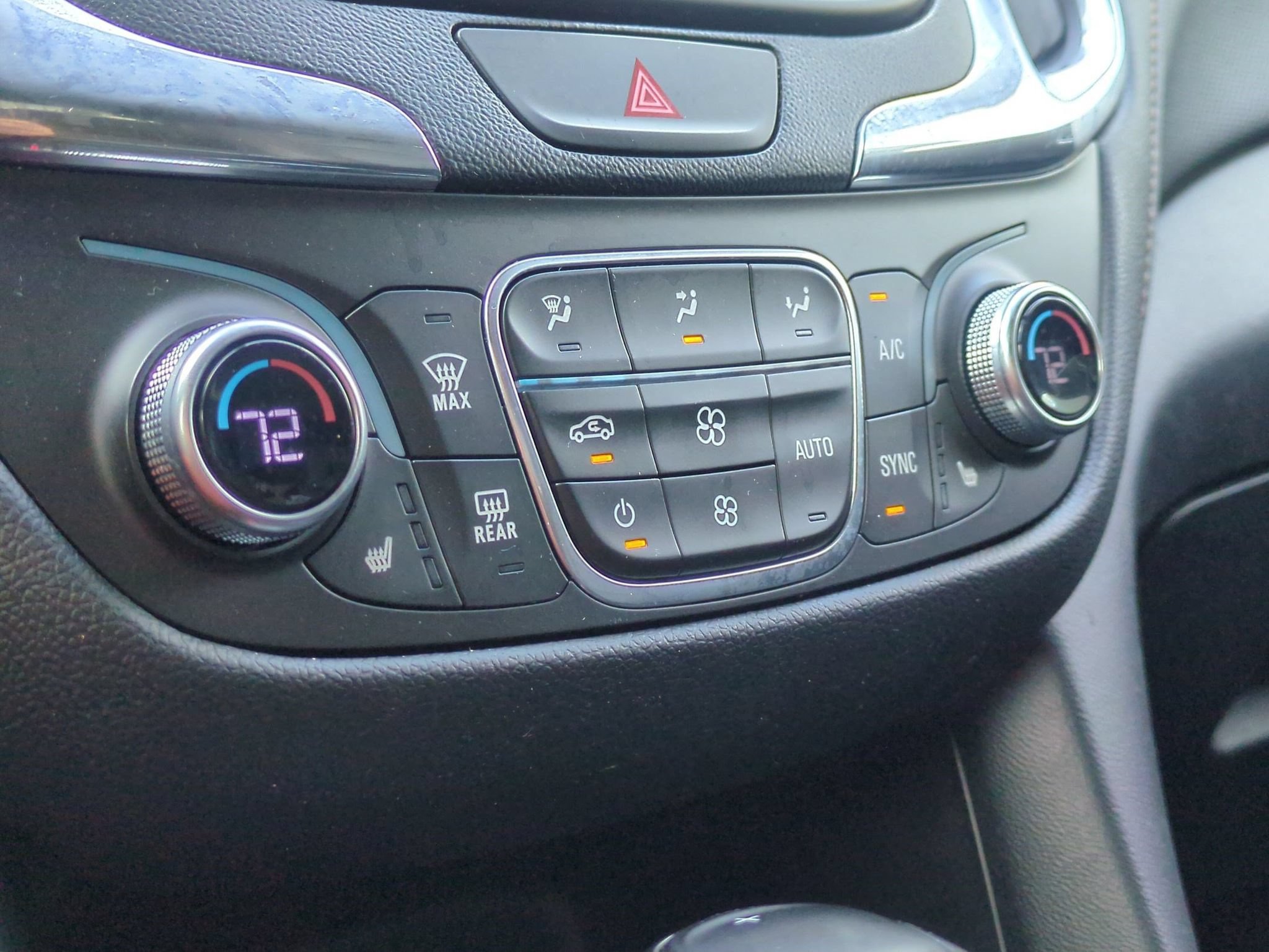 Used 2018 Chevrolet Equinox Premier FWD image 21