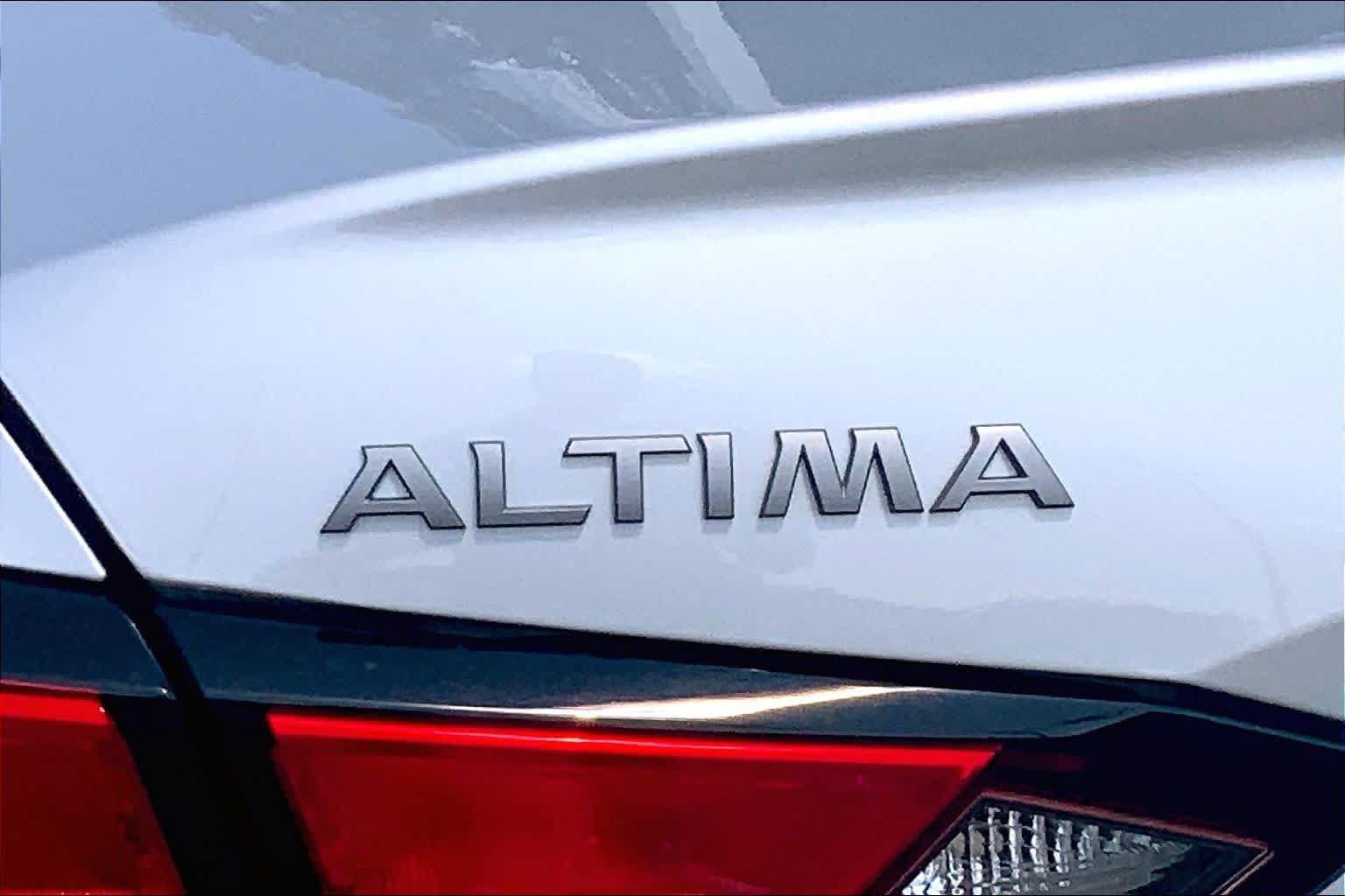 Used 2024 Nissan Altima 2.5 SR w/ SR Premium Package FWD image 10