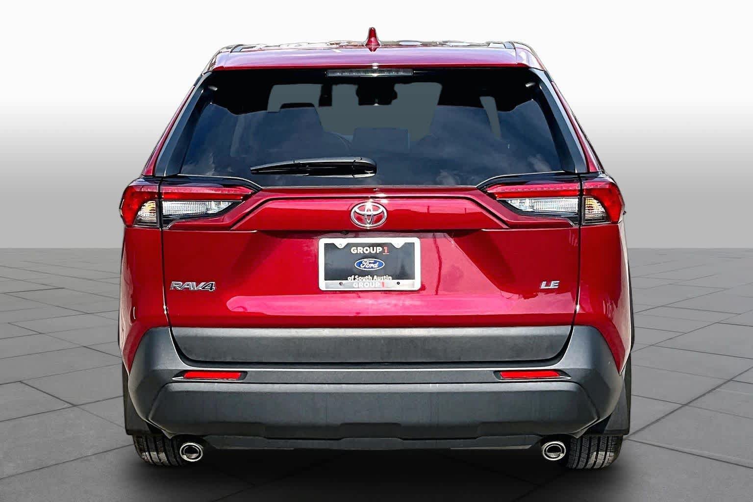 Used 2025 Toyota RAV4 LE FWD image 5