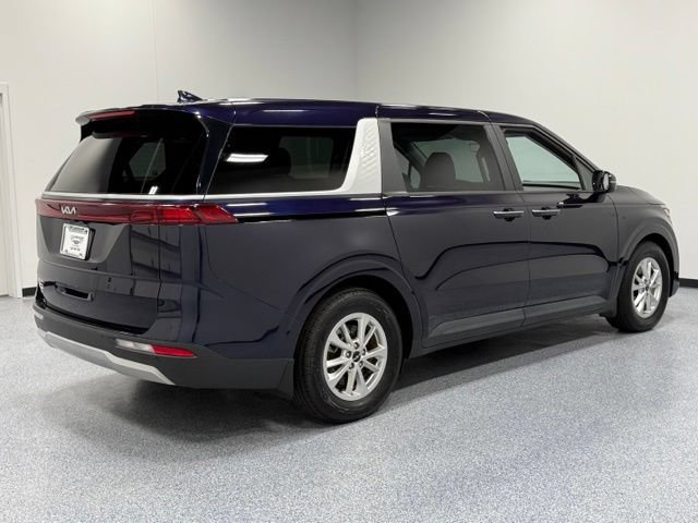 Used 2023 Kia Carnival LX FWD image 12