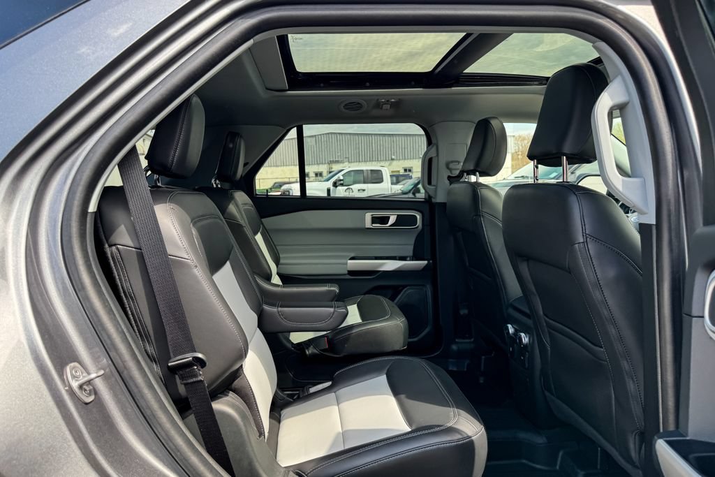 Certified 2022 Ford Explorer XLT w/ Equipment Group 202A AWD/4WD image 14