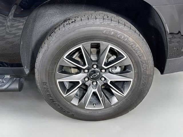 Used 2023 Chevrolet Suburban Z71 w/ Luxury Package image 38