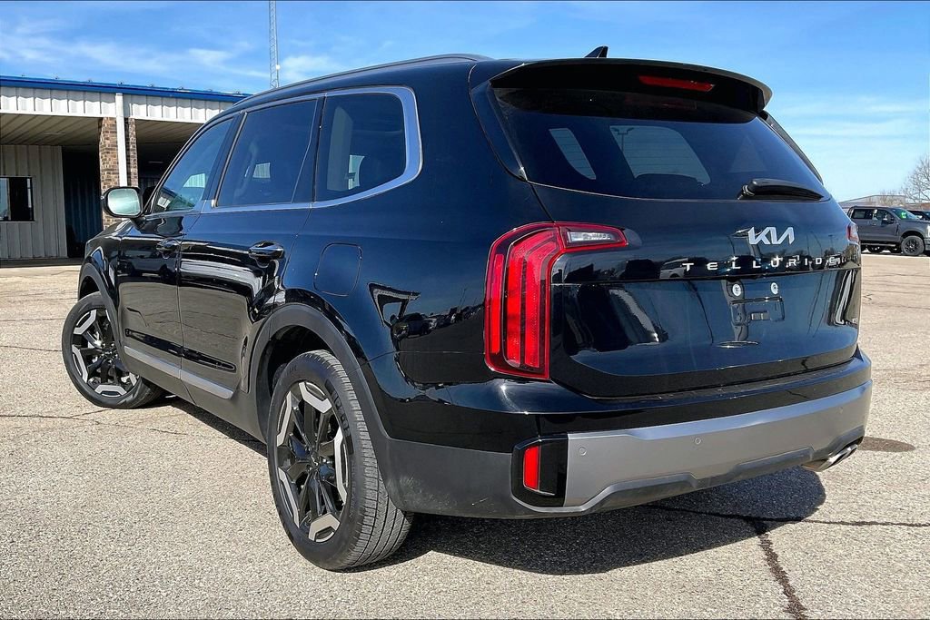 Used 2025 Kia Telluride S image 2