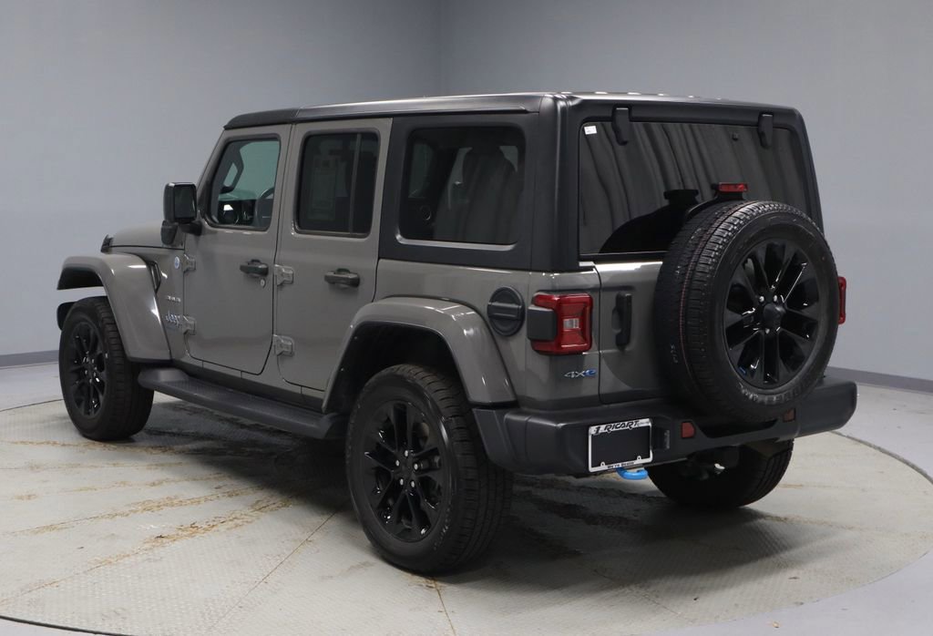 Used 2023 Jeep Wrangler Unlimited Sahara AWD/4WD image 3