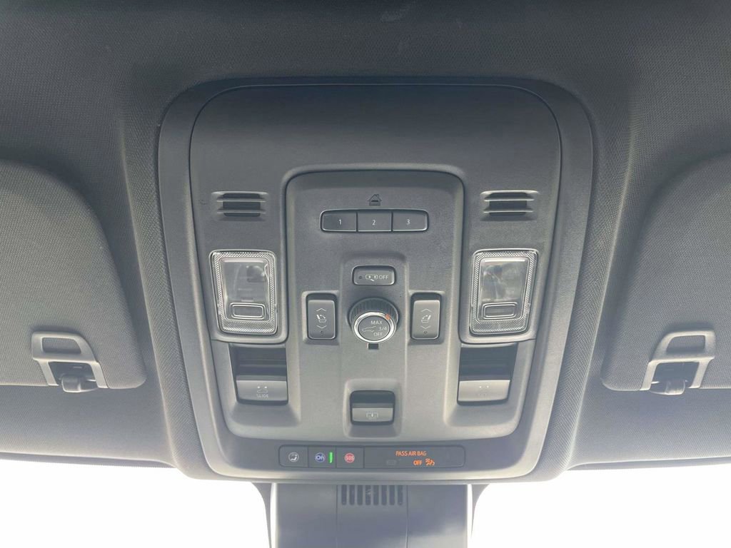 Used 2023 Chevrolet Suburban Z71 w/ Luxury Package image 28