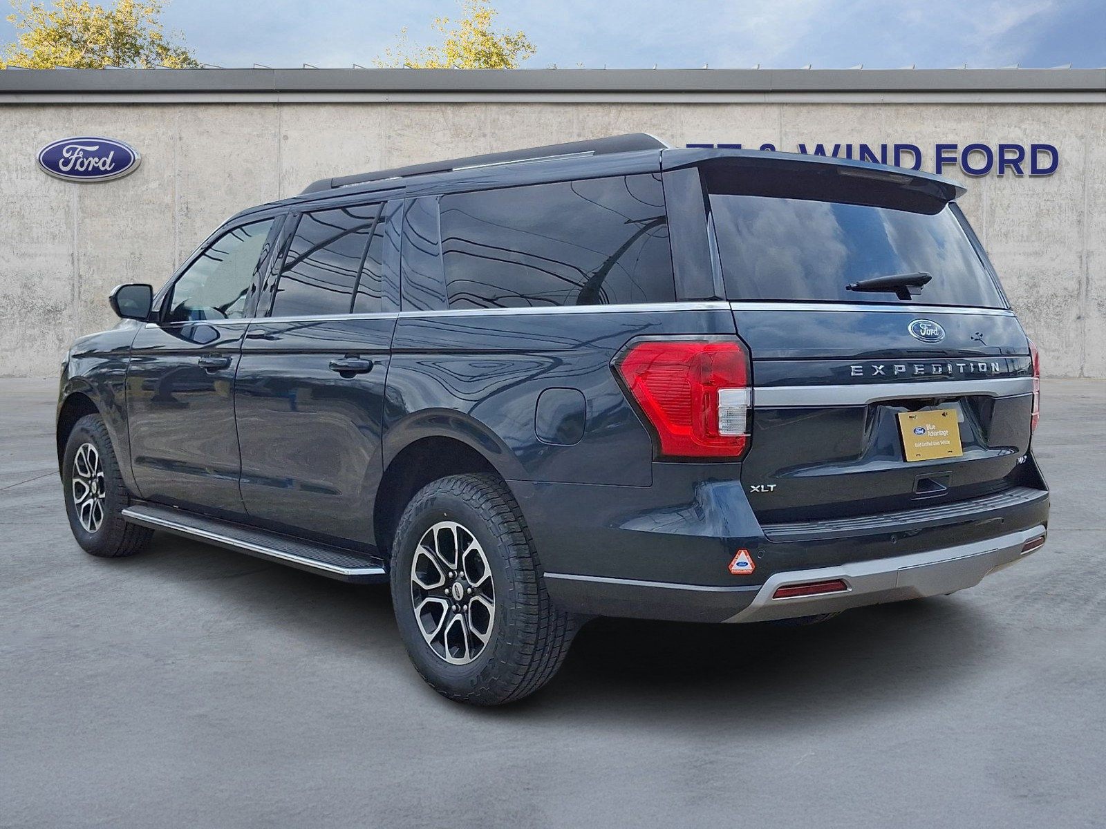 Certified 2023 Ford Expedition Max XLT image 5