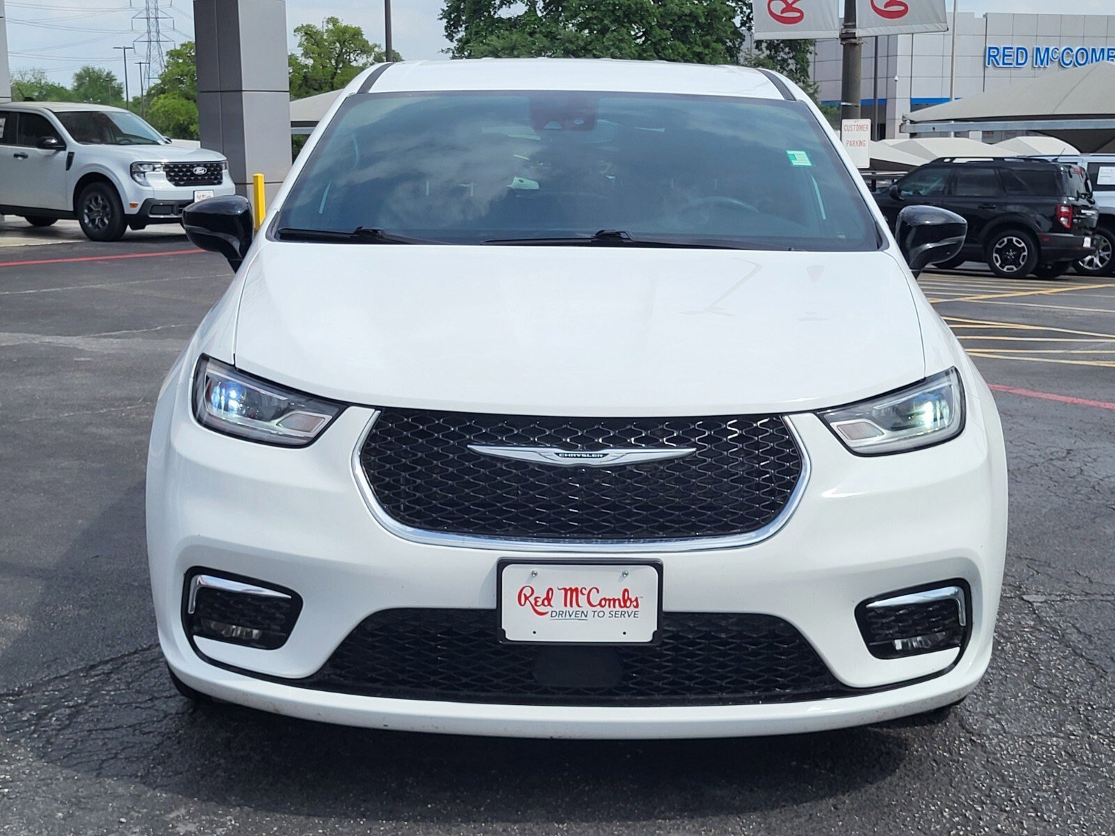 Used 2025 Chrysler Pacifica Select image 8