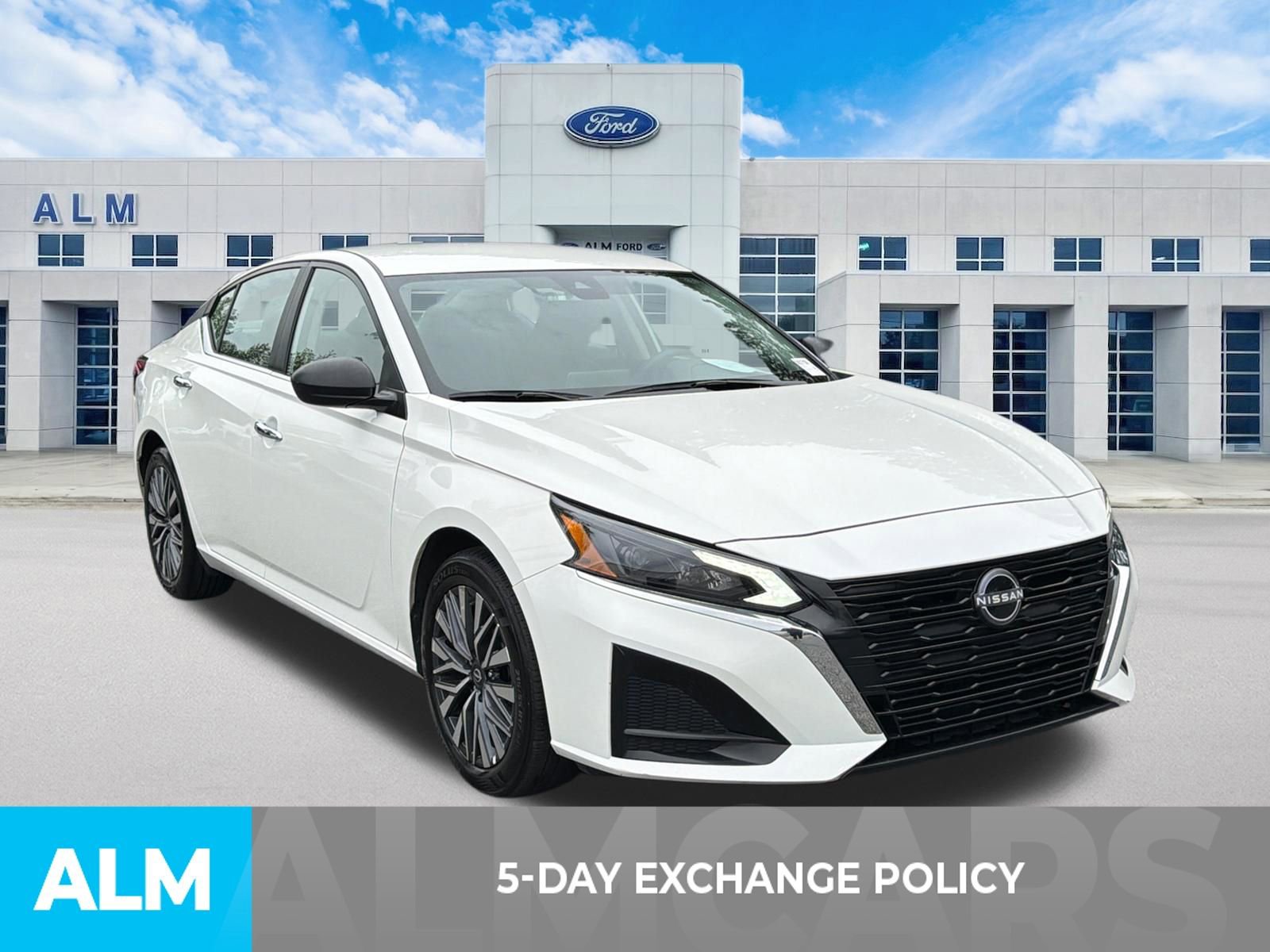 Used 2025 Nissan Altima 2.5 SV FWD image 3
