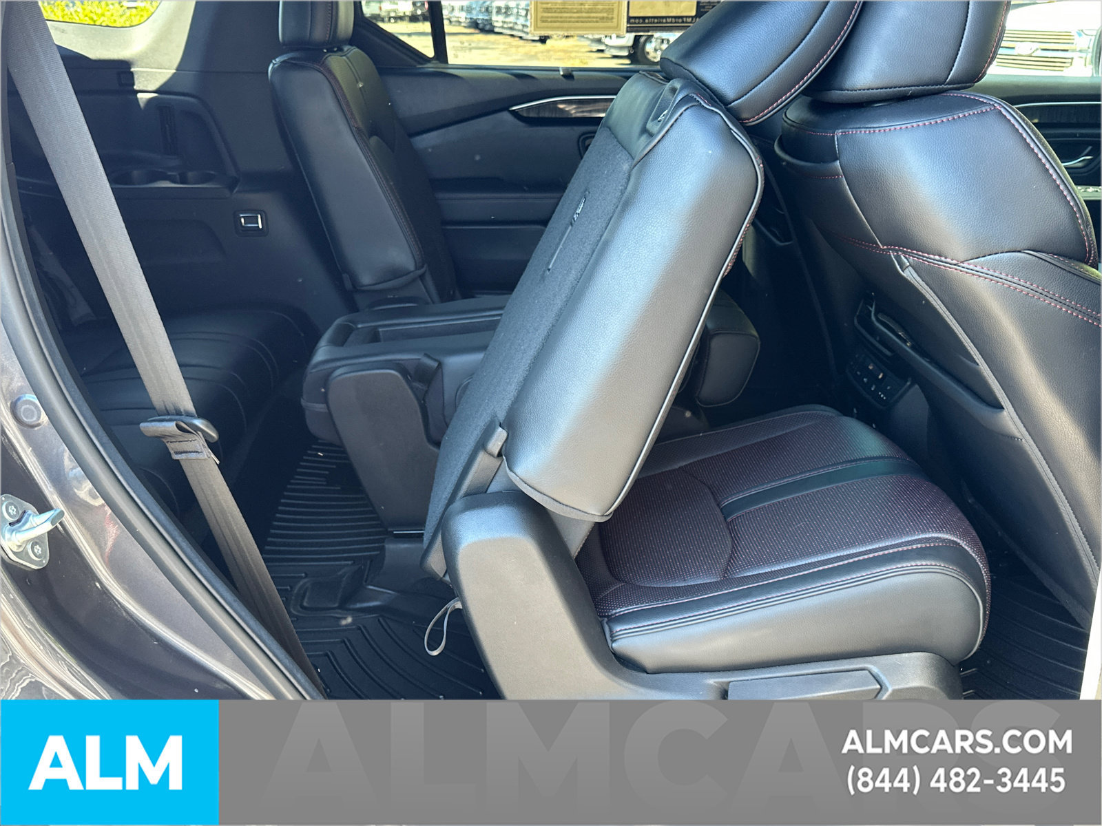 Used 2025 Honda Pilot Black Edition image 17