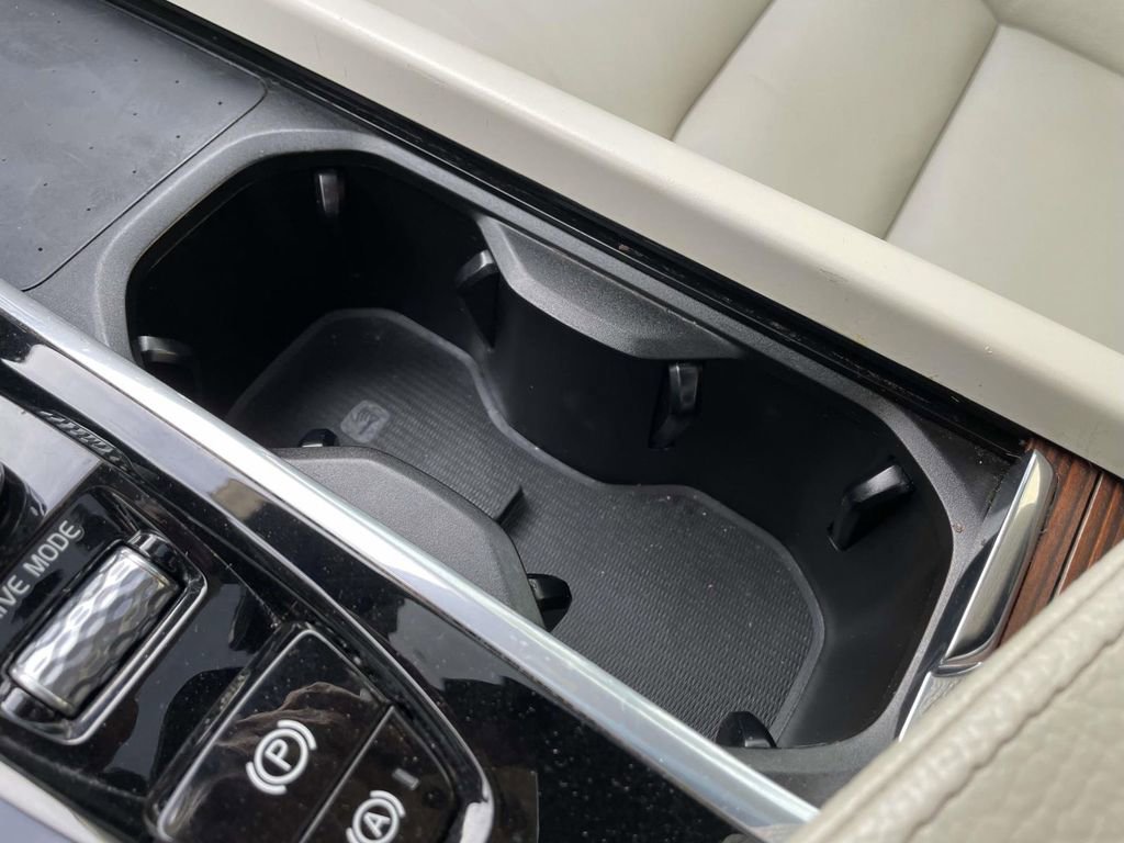 Used 2021 Volvo S60 T5 Momentum w/ Advanced Package image 29