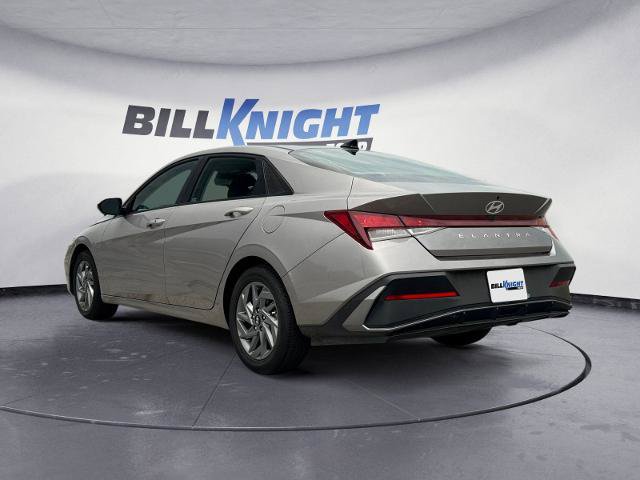 Used 2024 Hyundai Elantra SEL FWD image 3