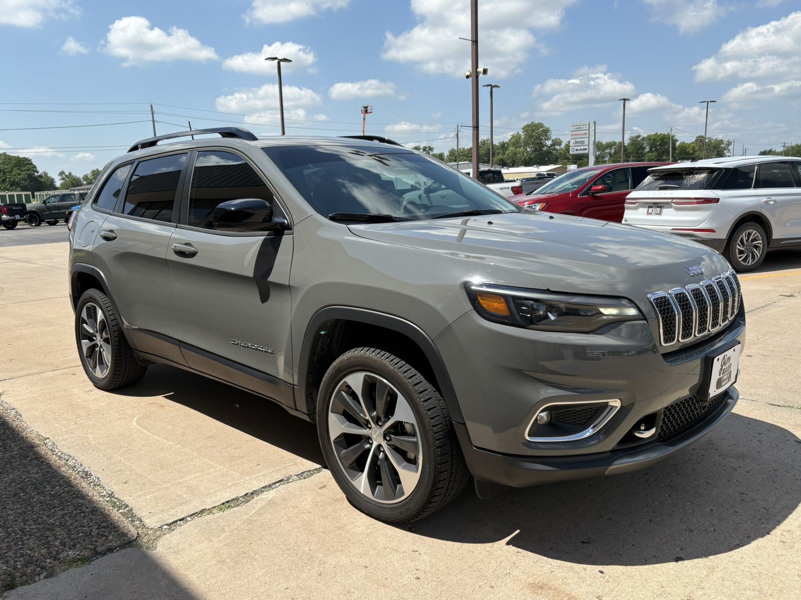 Used 2022 Jeep Cherokee Limited w/ Elite Package AWD/4WD image 7