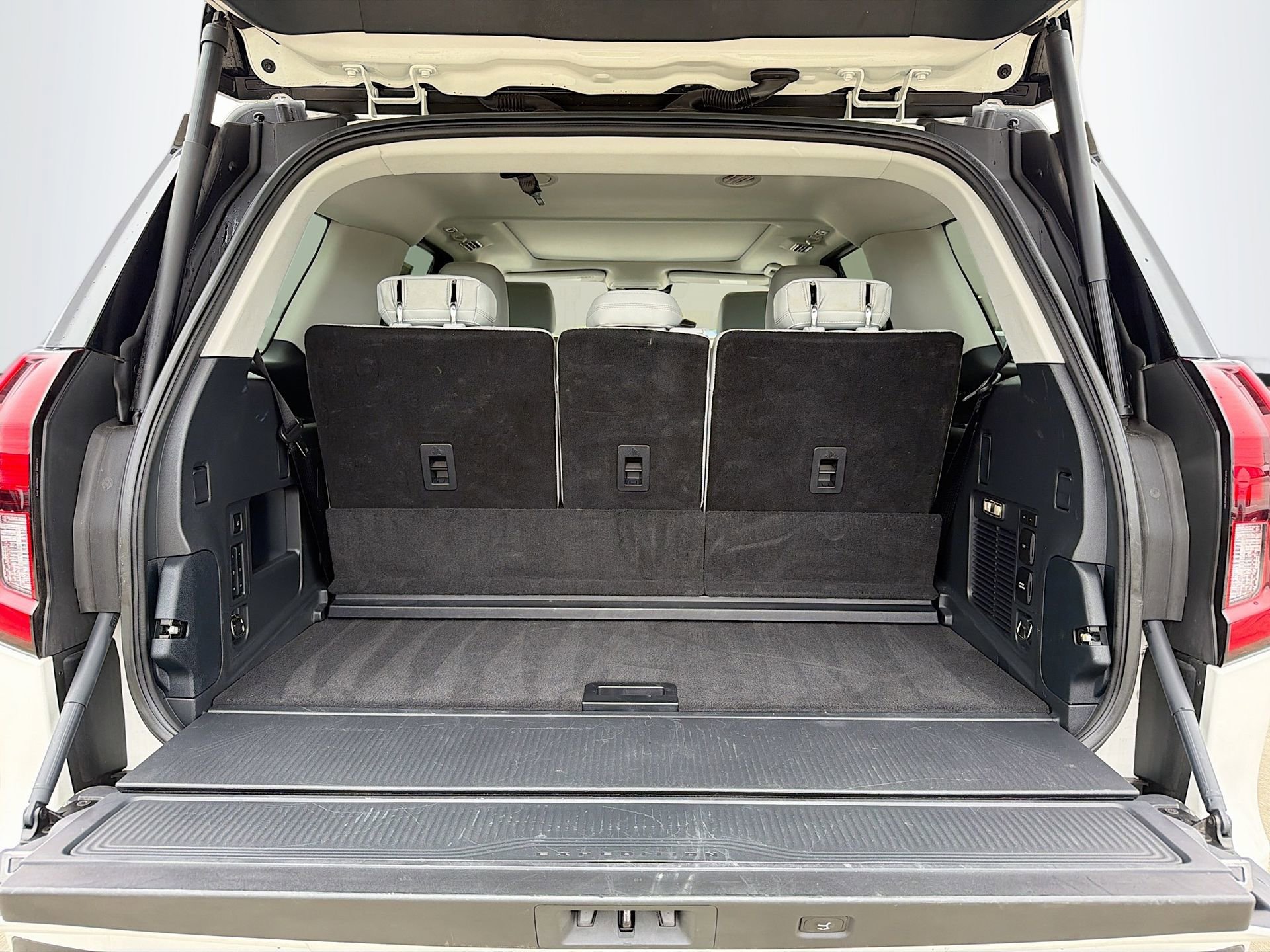 Certified 2025 Ford Expedition Platinum AWD/4WD image 30
