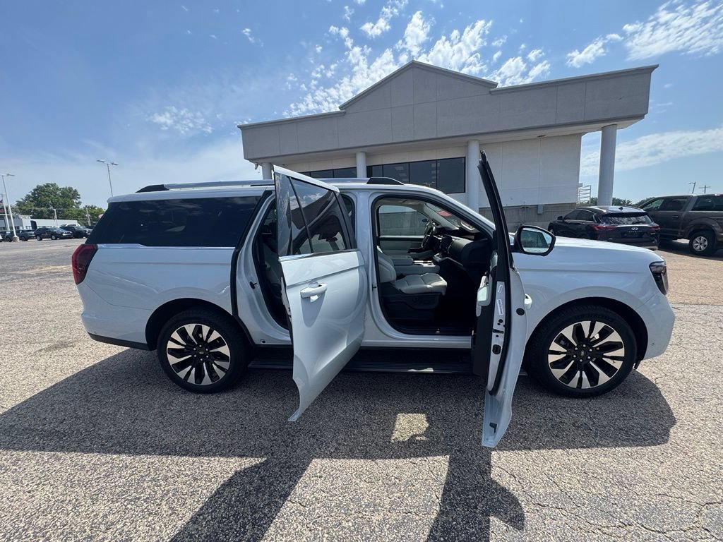 Certified 2025 Ford Expedition Max Platinum w/ Driver's Package AWD/4WD image 8