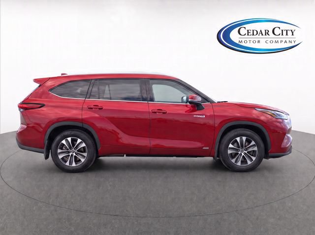 Used 2020 Toyota Highlander XLE AWD/4WD image 8