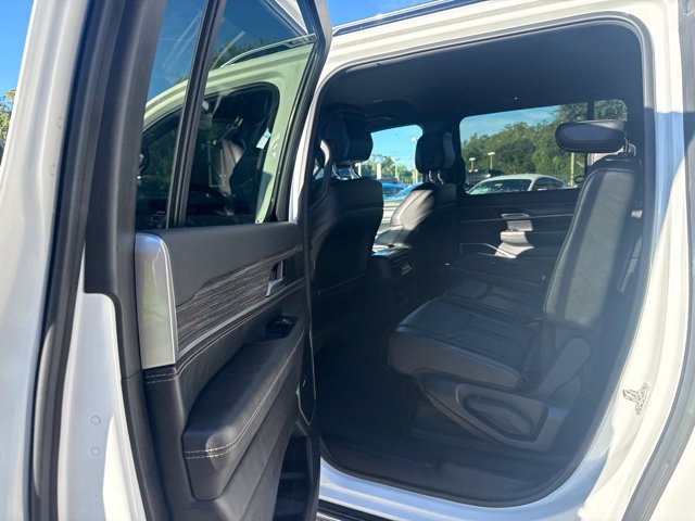 Used 2024 Jeep Wagoneer L Series II w/ Flexible Seating Group RWD image 14