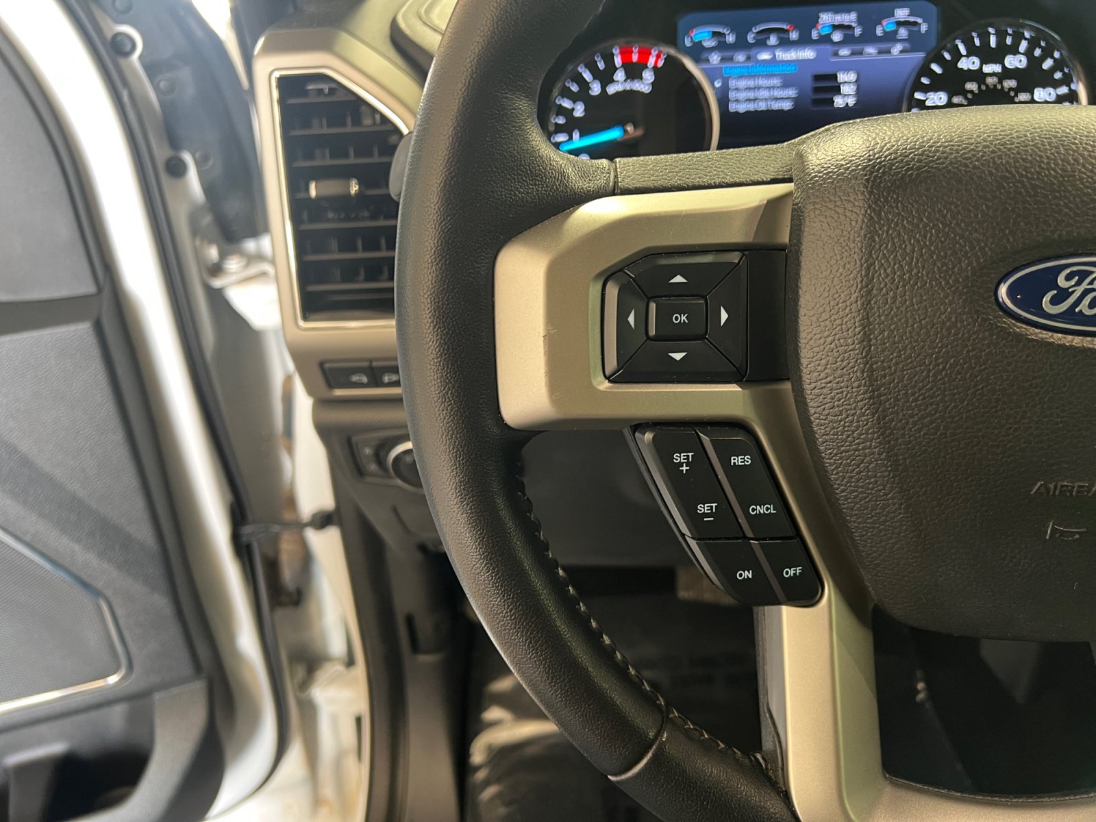 Certified 2022 Ford F350 Lariat w/ Chrome Package AWD/4WD image 13