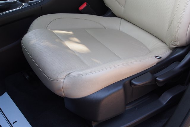 Used 2023 Chevrolet Traverse LS FWD image 19