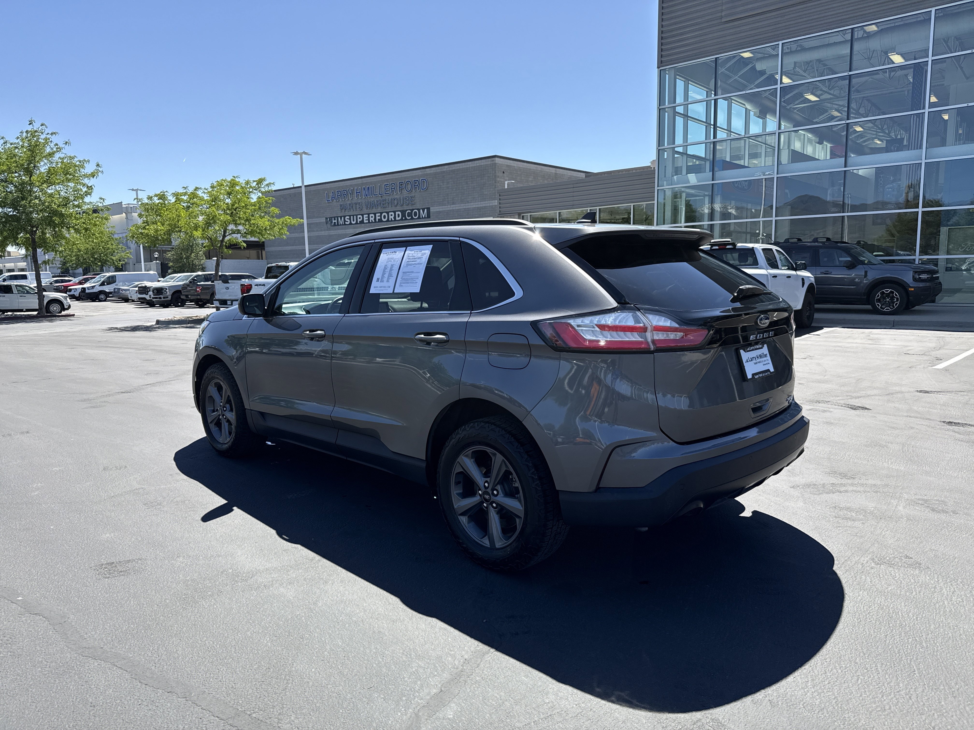 Certified 2022 Ford Edge SEL w/ Sport Appearance Package AWD/4WD image 3