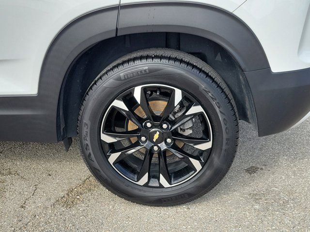 Used 2022 Chevrolet TrailBlazer LT w/ Confidence II Package FWD image 9