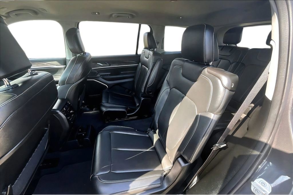 Used 2023 Jeep Grand Cherokee L Limited AWD/4WD image 24