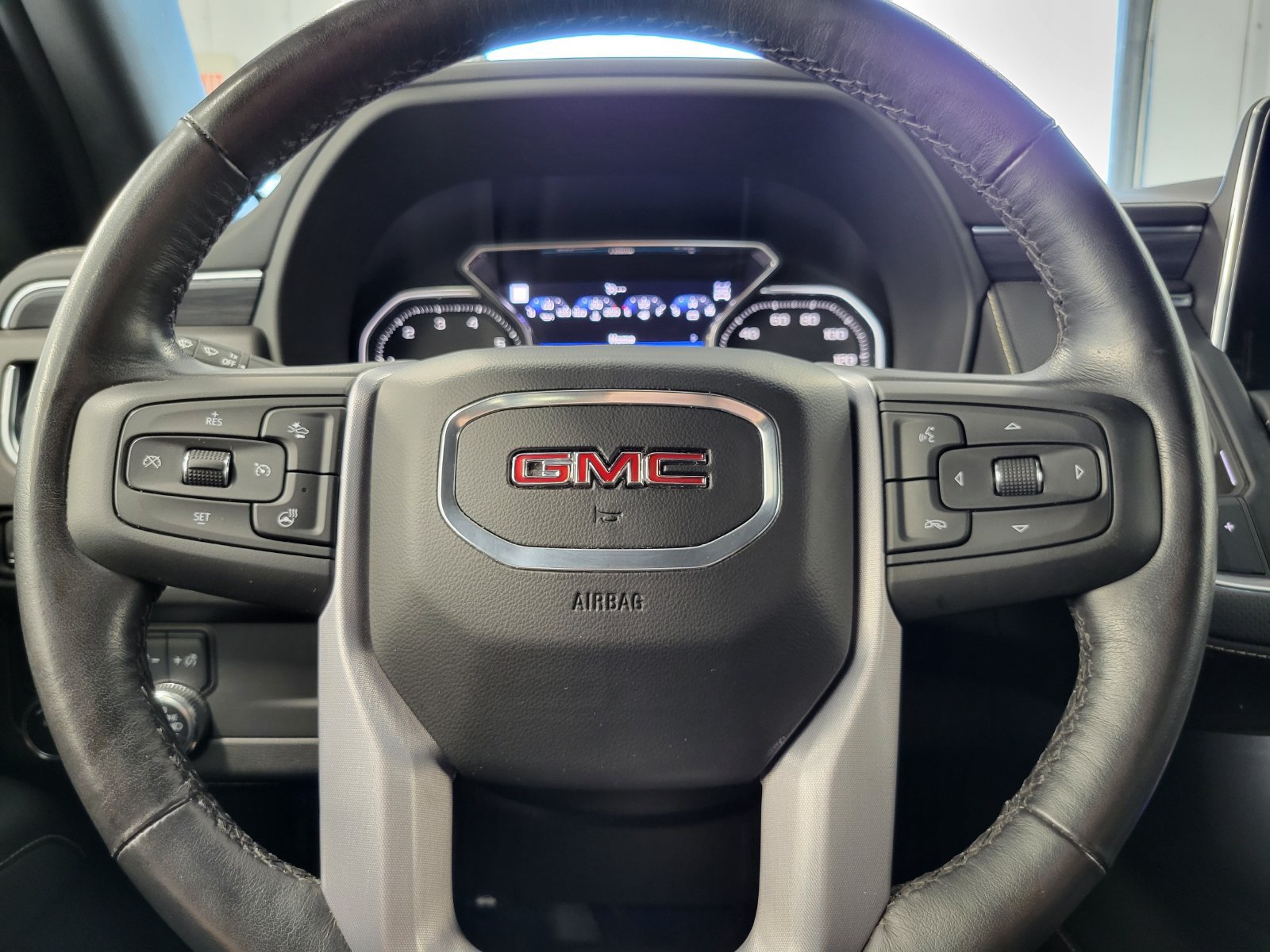 Used 2021 GMC Yukon SLT w/ Rear Media and Nav Package AWD/4WD image 12