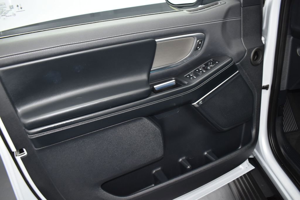 Certified 2025 Ford Expedition Platinum AWD/4WD image 9