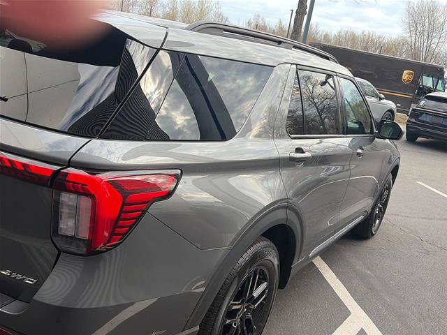 Certified 2025 Ford Explorer Active AWD/4WD image 5