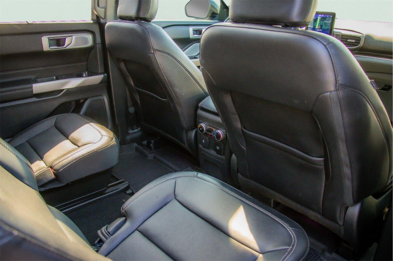 Certified 2024 Ford Explorer Limited w/ Limited Technology Package RWD image 9