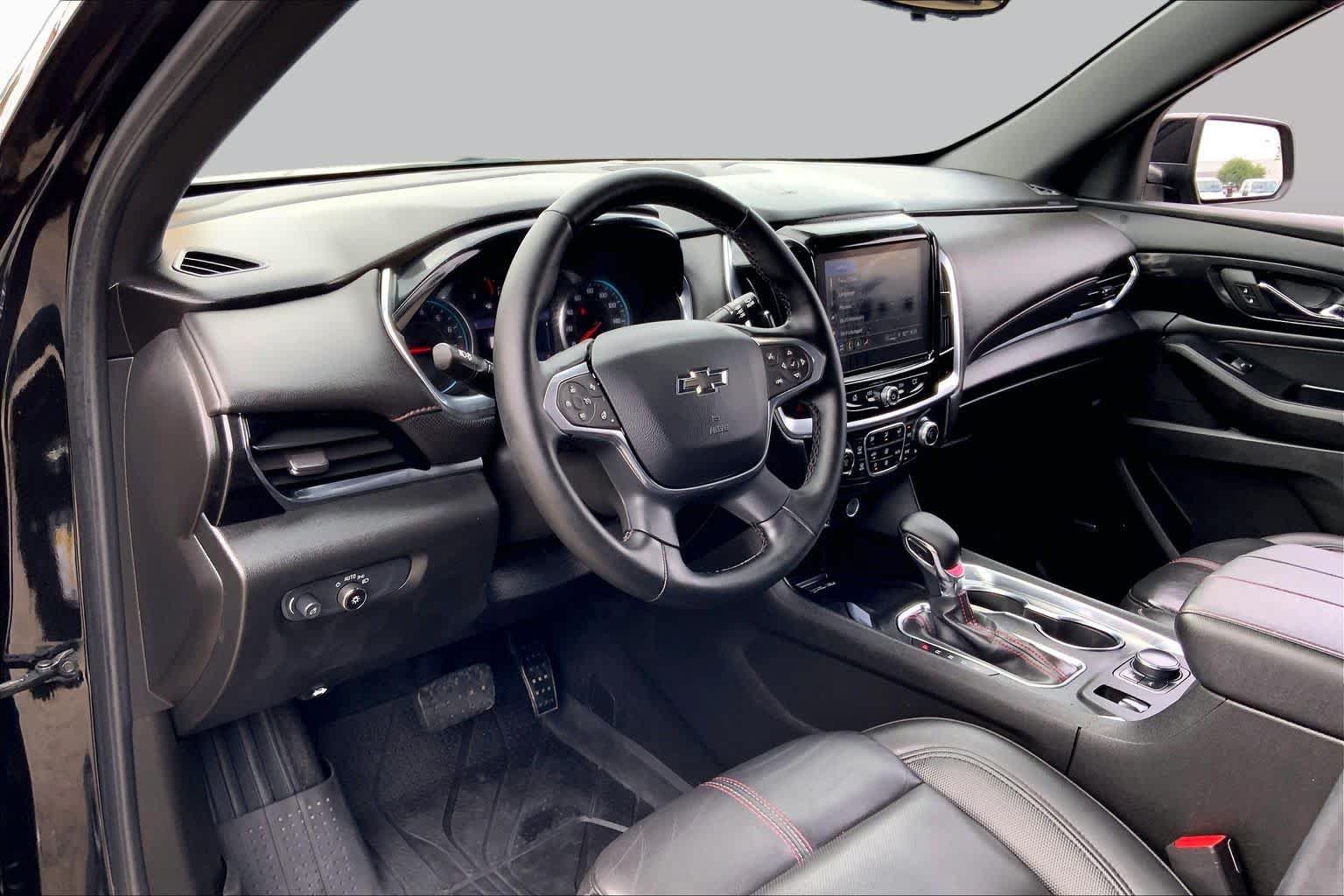 Used 2023 Chevrolet Traverse RS FWD image 16